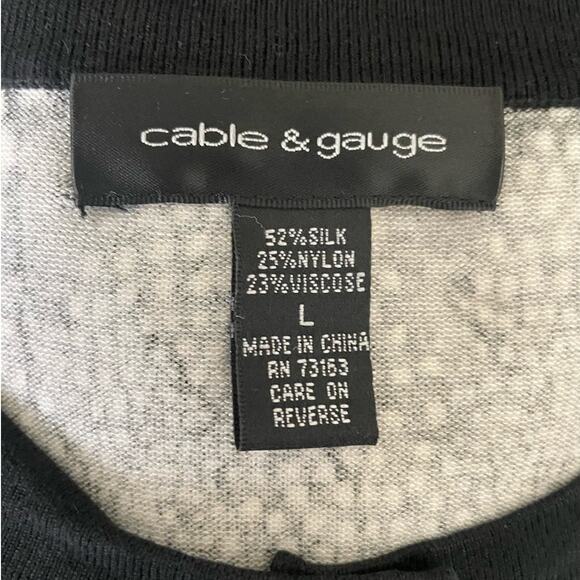 Cable & Gauge Women Cardigan L Black Crew Neck 3/4 Sleeve 3 Large Button Closure - Picture 2 of 10
